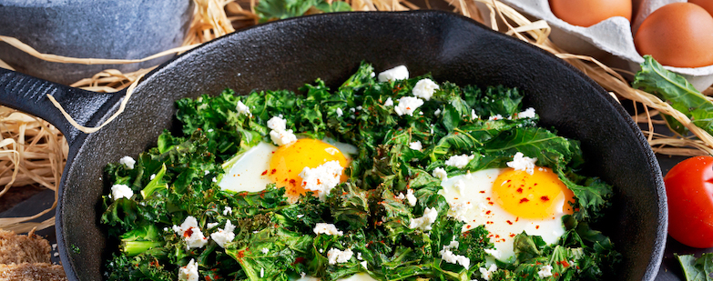 Homemade,Green,Kale,With,Eggs,,Feta,Cheese,,Herbs,In,Iron